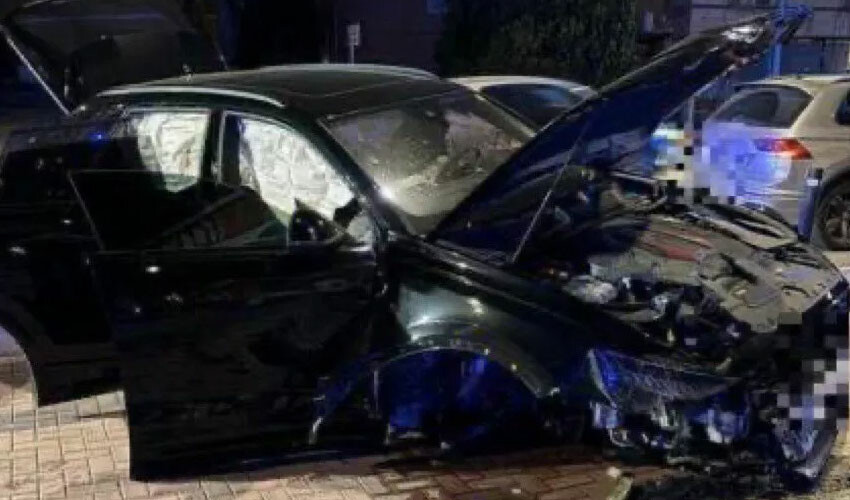 Mario Balotelli trafik kazası yaptı! İtalyan yıldız ambulansla hastaneye götürüldü Mario Balotelli trafik kazası yaptı! İtalyan yıldız ambulansla hastaneye götürüldü
