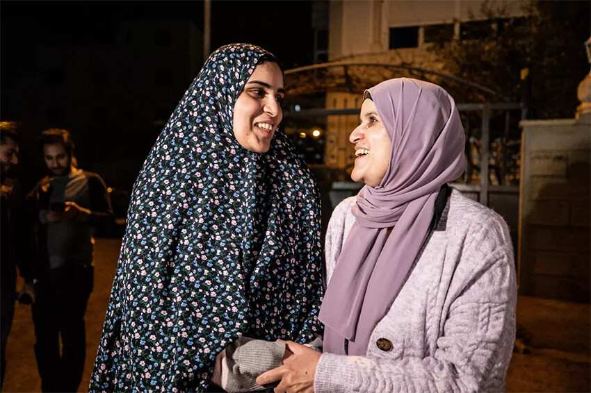 İsrail'in serbest bıraktığı Filistinli çocuklar ailelerine kavuştu: Duygu dolu anlar kamerada İsrail'in serbest bıraktığı Filistinli çocuklar ailelerine kavuştu: Duygu dolu anlar kamerada