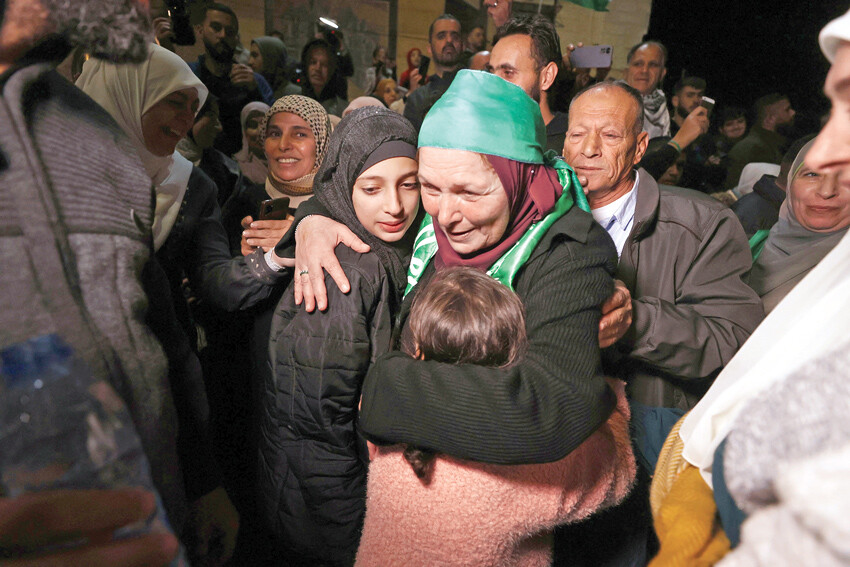 Hamas ile İsrail arasında ilk rehine takası gerçekleşti Hamas ile İsrail arasında ilk rehine takası gerçekleşti