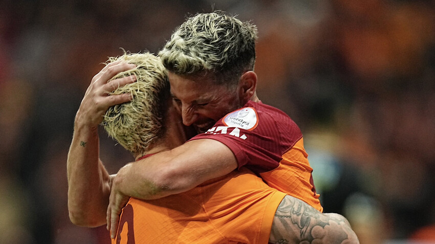 Mauro Icardi Süper Lig'deki 3 maçlık suskunluğunu Alanyaspor maçında bozdu Mauro Icardi Süper Lig'deki 3 maçlık suskunluğunu Alanyaspor maçında bozdu