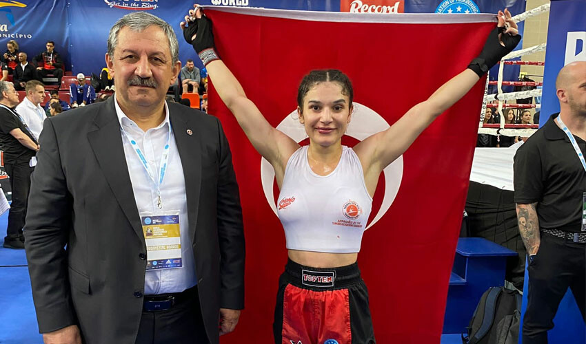 Türk boksör Erivan Barut, İsrailli rakibini devirerek dünya şampiyonu oldu Türk boksör Erivan Barut, İsrailli rakibini devirerek dünya şampiyonu oldu