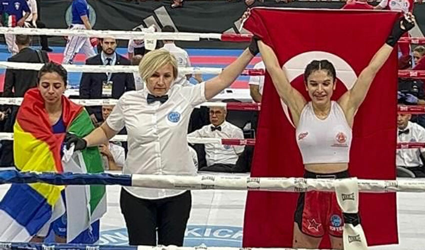 Türk boksör Erivan Barut, İsrailli rakibini devirerek dünya şampiyonu oldu Türk boksör Erivan Barut, İsrailli rakibini devirerek dünya şampiyonu oldu