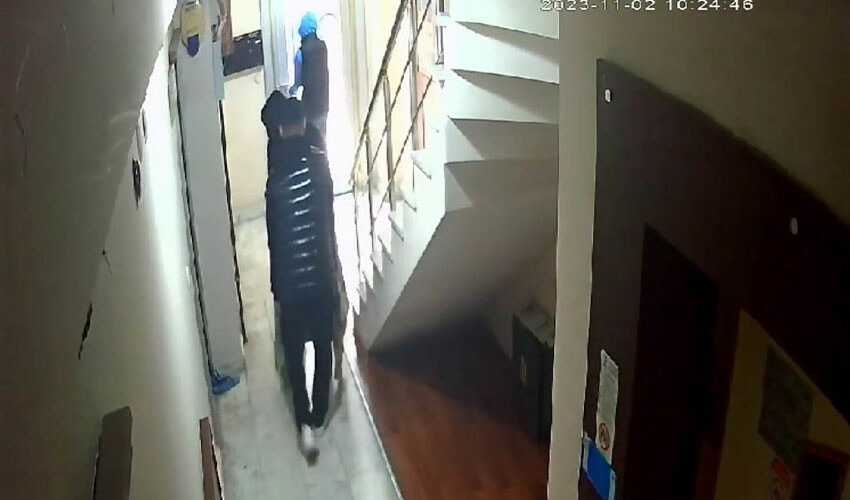 İstanbul'da 40 milyonluk soygun: Şüpheli, mağdur kadının şoförü çıktı İstanbul'da 40 milyonluk soygun: Şüpheli, mağdur kadının şoförü çıktı