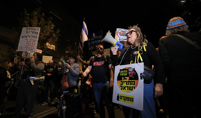 Netanyahu muhalifi İsrailliler: Hapse girmeli, bir daha asla dönmemeli! Netanyahu muhalifi İsrailliler: Hapse girmeli, bir daha asla dönmemeli!