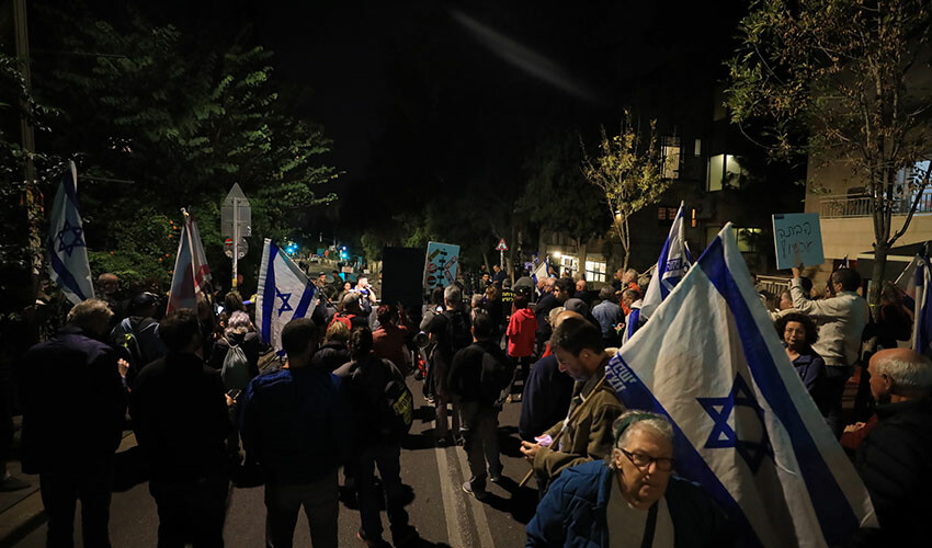 Netanyahu muhalifi İsrailliler: Hapse girmeli, bir daha asla dönmemeli! Netanyahu muhalifi İsrailliler: Hapse girmeli, bir daha asla dönmemeli!
