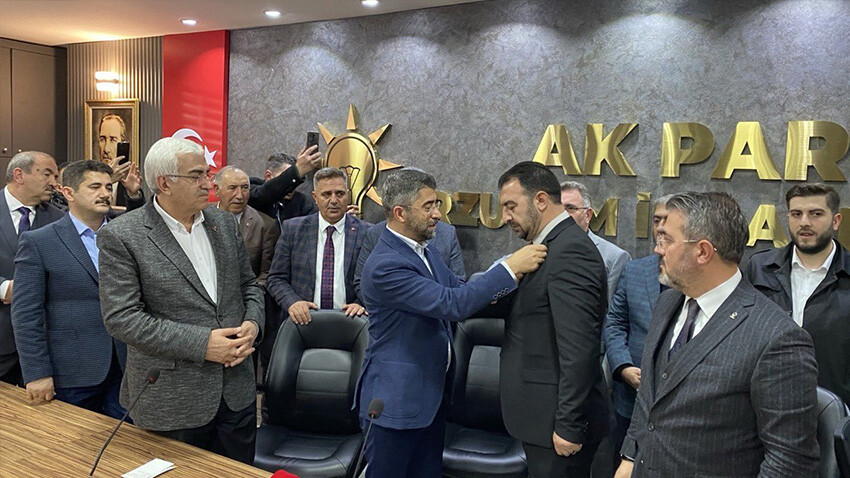 DEVA'da seçim öncesi toplu istifa depremi! 800 kişi AK Parti saflarına katıldı, jet açıklama geldi DEVA'da seçim öncesi toplu istifa depremi! 800 kişi AK Parti saflarına katıldı, jet açıklama geldi
