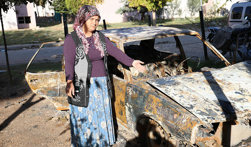 'Uyuşturucu satmam' diyen genci darp edip otomobilini aleve verdiler 'Uyuşturucu satmam' diyen genci darp edip otomobilini aleve verdiler