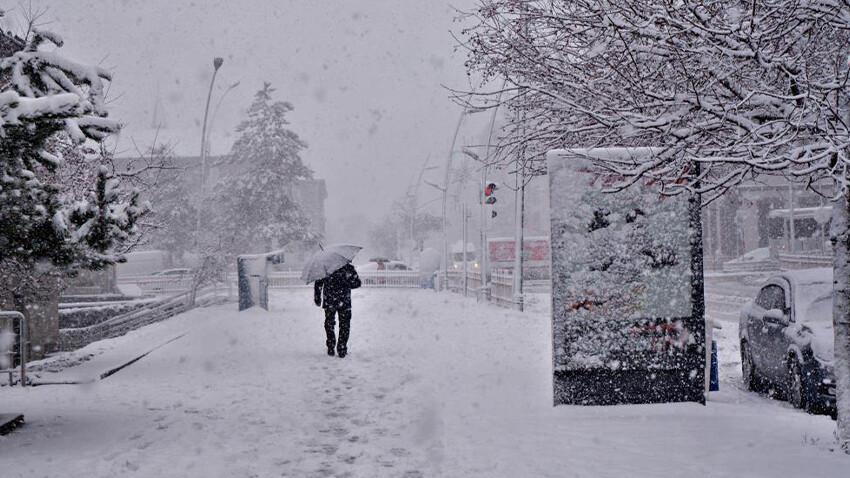 Erzurum güne karla başladı! Kent beyaza büründü Erzurum güne karla başladı! Kent beyaza büründü