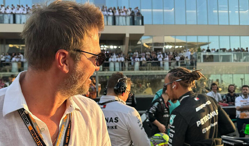 Engin Altan Düzyatan ile Chris Hemsworth yan yana! Sosyal medya yıkıldı Engin Altan Düzyatan ile Chris Hemsworth yan yana! Sosyal medya yıkıldı