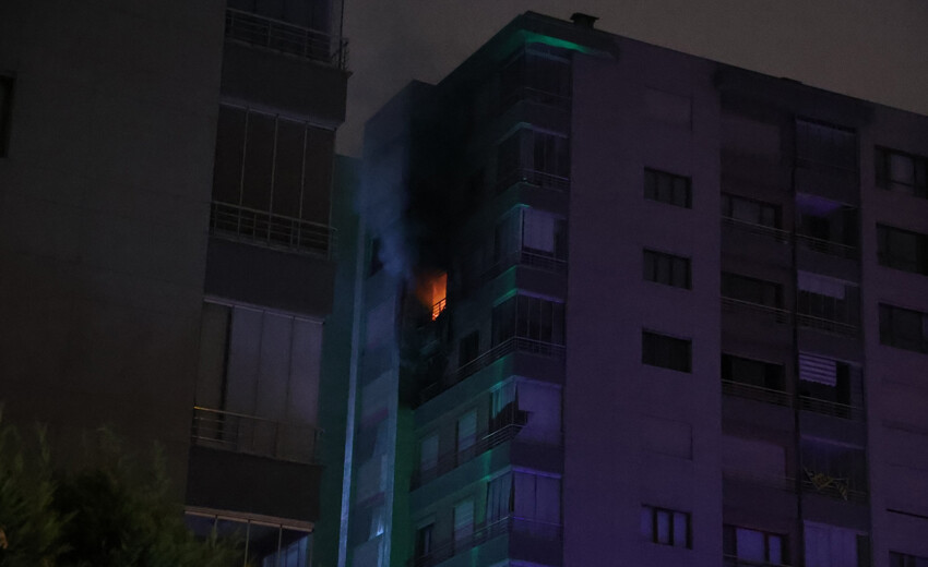 Eski Bakan Elvan'ı korkutan haber: Annesi yangından kurtarıldı, gözetim altında tutuluyor Eski Bakan Elvan'ı korkutan haber: Annesi yangından kurtarıldı, gözetim altında tutuluyor