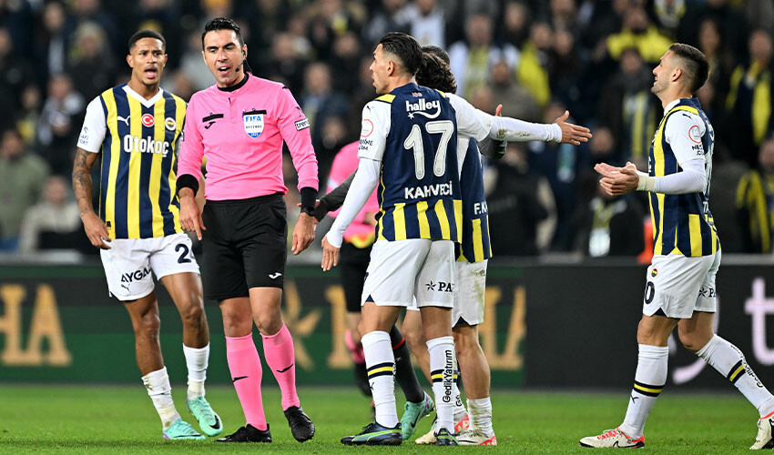 Galatasaray acil toplantı kararı aldı! Dursun Özbek ve Erden Timur, Fenerbahçe maçı sonrası harekete geçti Galatasaray acil toplantı kararı aldı! Dursun Özbek ve Erden Timur, Fenerbahçe maçı sonrası harekete geçti