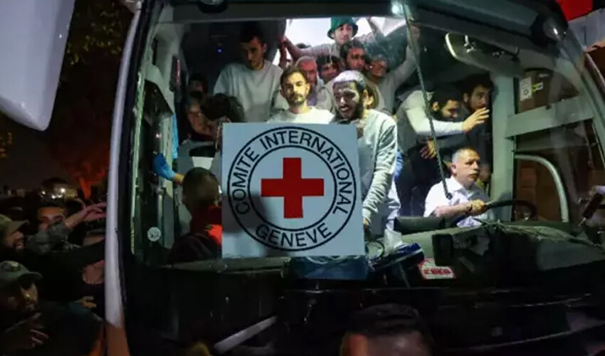 Esir takasında 5. gün! 10 İsrailliye karşı 30 Filistinli serbest kaldı Esir takasında 5. gün! 10 İsrailliye karşı 30 Filistinli serbest kaldı