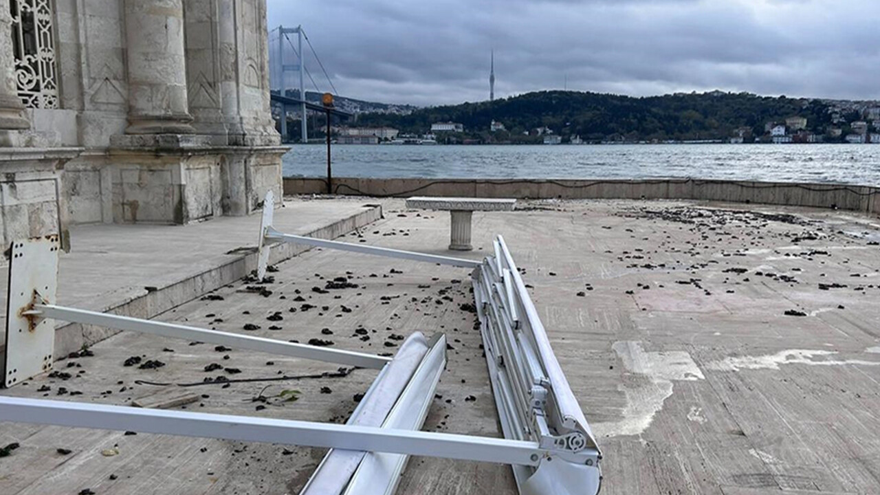 İstanbul&#039;da lodos etkisi! Büyük Mecidiye Camii&#039;nde hasar oluştu