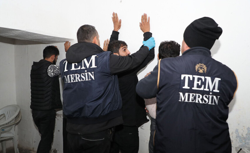 Mersin'de 150 polisle teröre şafak operasyonu! Çok sayıda gözaltı