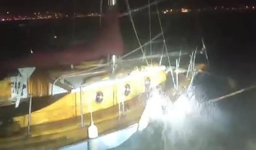 İstanbul'da şiddetli fırtına: Sahil şeridi sular altında kaldı! Kuzey Ege’de Lodos etkili İstanbul'da şiddetli fırtına: Sahil şeridi sular altında kaldı! Kuzey Ege’de Lodos etkili