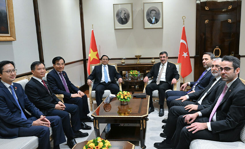 Cumhurbaşkanı Yardımcısı Yılmaz, Ho Şi Min şehrinde Başkonsolosluk açılacağını duyurdu Cumhurbaşkanı Yardımcısı Yılmaz, Ho Şi Min şehrinde Başkonsolosluk açılacağını duyurdu