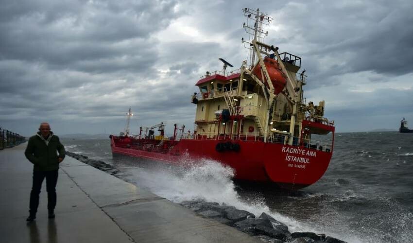 İstanbul’u fırtına vurdu! Valilik şiddetli yağışın bilançosunu açıkladı İstanbul’u fırtına vurdu! Valilik şiddetli yağışın bilançosunu açıkladı