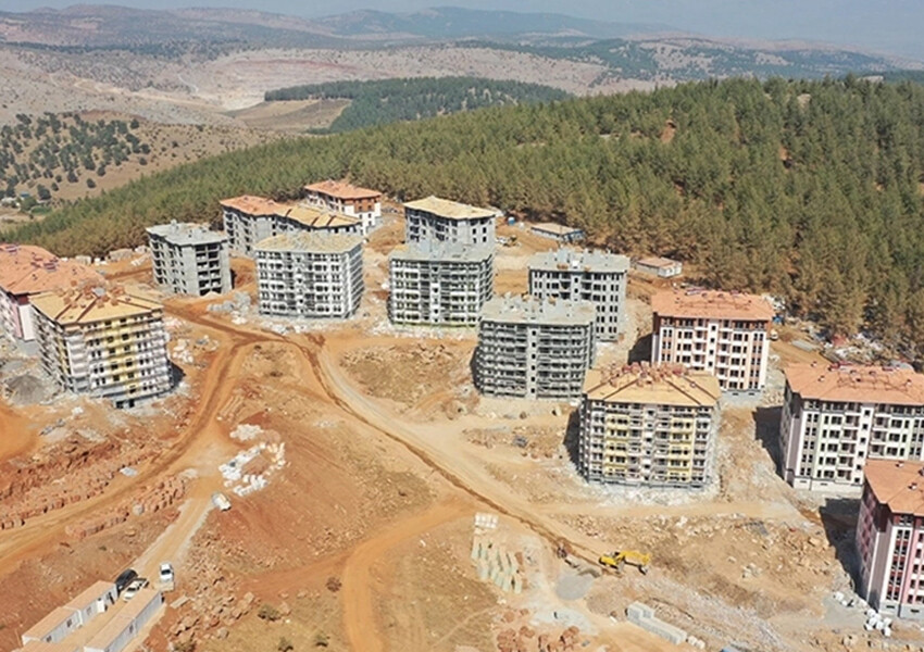Deprem bölgesinde en manidar adım... 100 deprem konutu yetimlere ücretsiz verilecek Deprem bölgesinde en manidar adım... 100 deprem konutu yetimlere ücretsiz verilecek