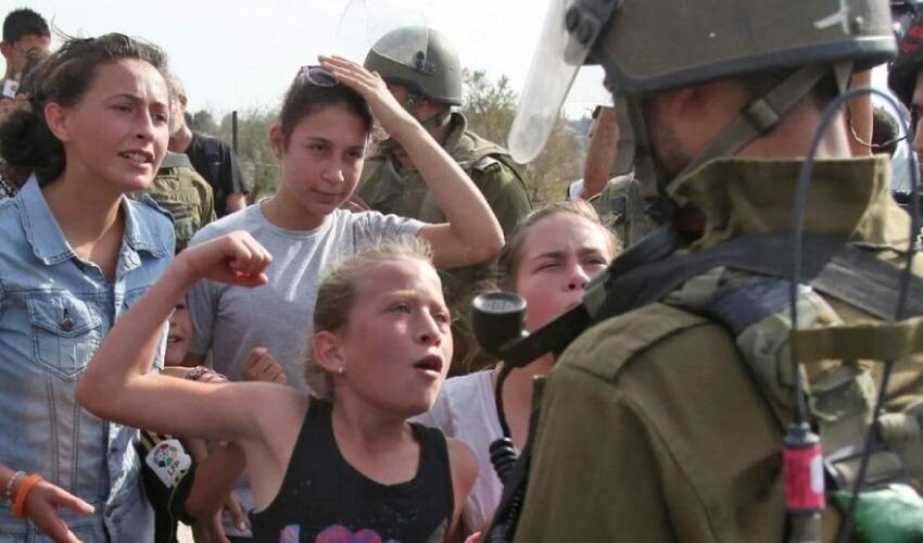 Serbest bırakılan “Filistinli cesur kız” İsrail hapishanesinde yaşadıklarını anlattı Serbest bırakılan “Filistinli cesur kız” İsrail hapishanesinde yaşadıklarını anlattı