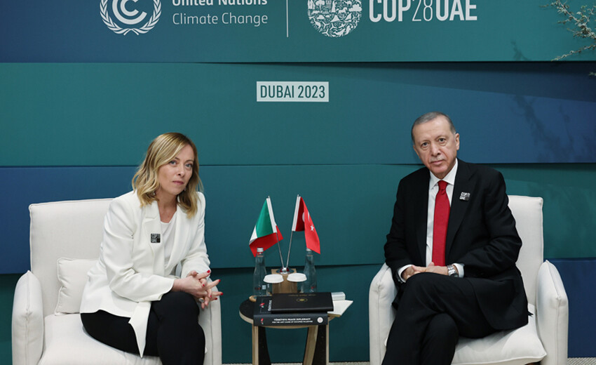 Cumhurbaşkanı Erdoğan’dan BAE'de yoğun diplomasi trafiği: Çok sayıda liderle görüştü Cumhurbaşkanı Erdoğan’dan BAE'de yoğun diplomasi trafiği: Çok sayıda liderle görüştü