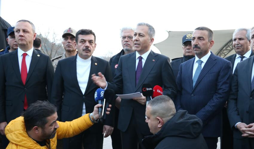 Bakan Yerlikaya'dan kayıp denizcilere ilişkin açıklama: Şu ana kadar herhangi bir emareye rastlamadık Bakan Yerlikaya'dan kayıp denizcilere ilişkin açıklama: Şu ana kadar herhangi bir emareye rastlamadık