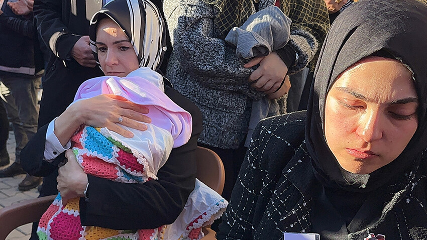 Bakan Göktaş'ın koruma ekibindeki şehit polis memuru son yolculuğuna uğurlandı Bakan Göktaş'ın koruma ekibindeki şehit polis memuru son yolculuğuna uğurlandı