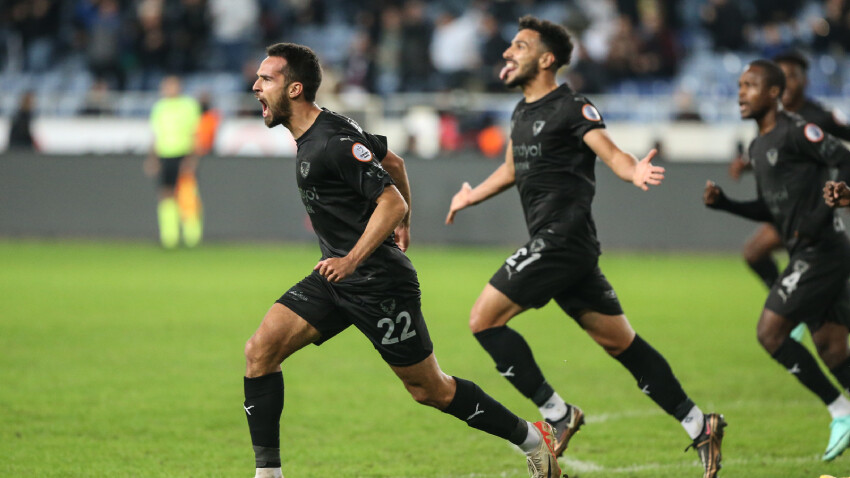 Hatayspor ile Antalyaspor 6 gollü maçta yenişemedi, son sözü Adam Buksa söyledi