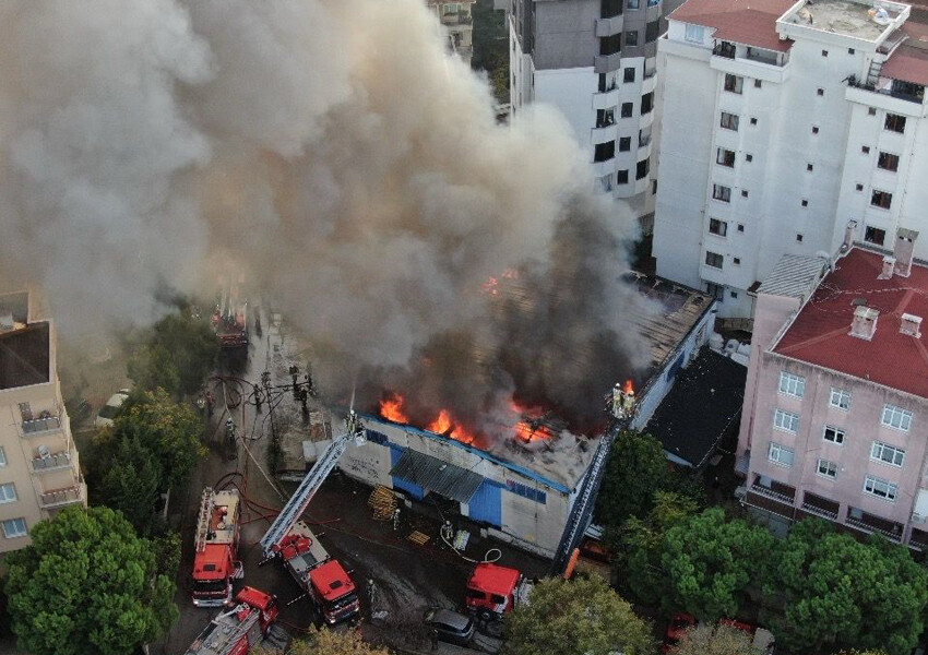 Maltepe'de imalathanede korkutan yangın