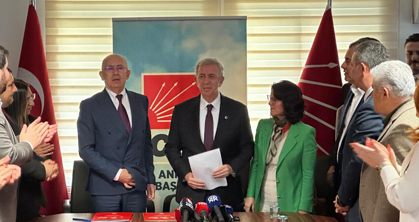 Mansur yavaş Ankara'da yeniden aday olduğunu açıkladı Mansur yavaş Ankara'da yeniden aday olduğunu açıkladı