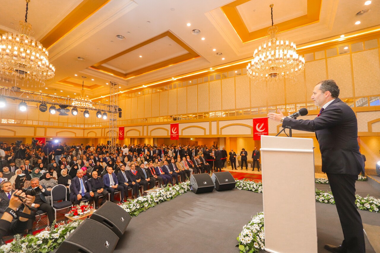 Fatih Erbakan partisinin belediye başkan adaylarını tanıttı Fatih Erbakan partisinin belediye başkan adaylarını tanıttı