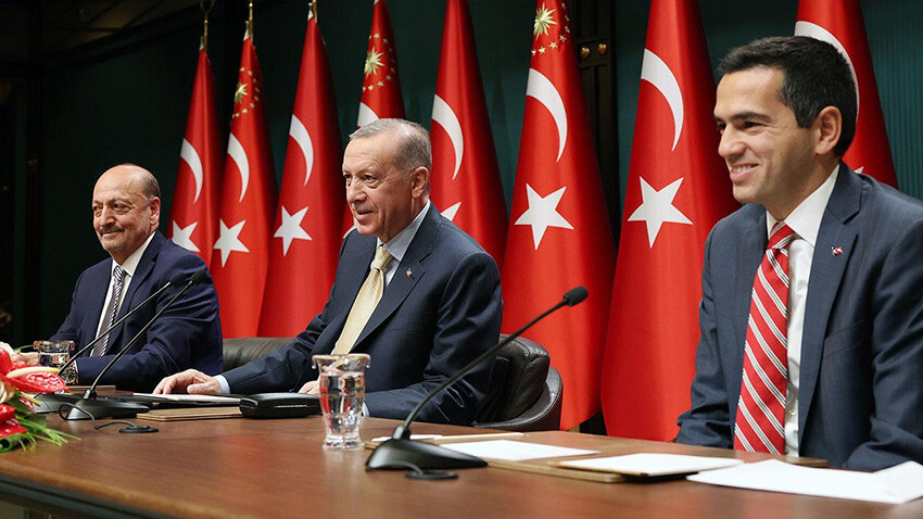 Asgari ücrete çifte zam dönemi sona eriyor! Erdoğan net mesaj verdi: İşte masadaki en kuvvetli rakamlar Asgari ücrete çifte zam dönemi sona eriyor! Erdoğan net mesaj verdi: İşte masadaki en kuvvetli rakamlar