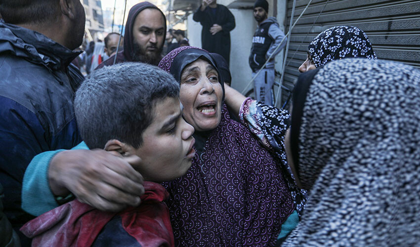 İsrail'in bomba yağdırdığı Şucaiyye enkaz altında! Can kaybı artıyor İsrail'in bomba yağdırdığı Şucaiyye enkaz altında! Can kaybı artıyor