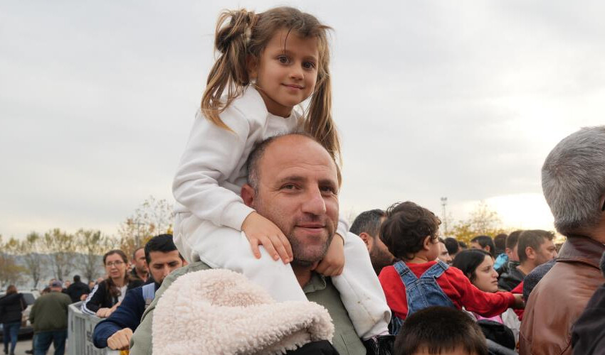 TCG Anadolu'ya ziyaretçi akını! 7'den 70'e vatandaşlar saatlerce kuyrukta bekledi