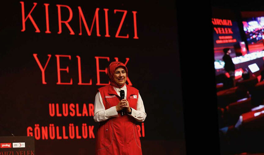 Gönüllülük hikâyeleriyle kalpleri ısıtanlara Kızılay’dan ödül Gönüllülük hikâyeleriyle kalpleri ısıtanlara Kızılay’dan ödül