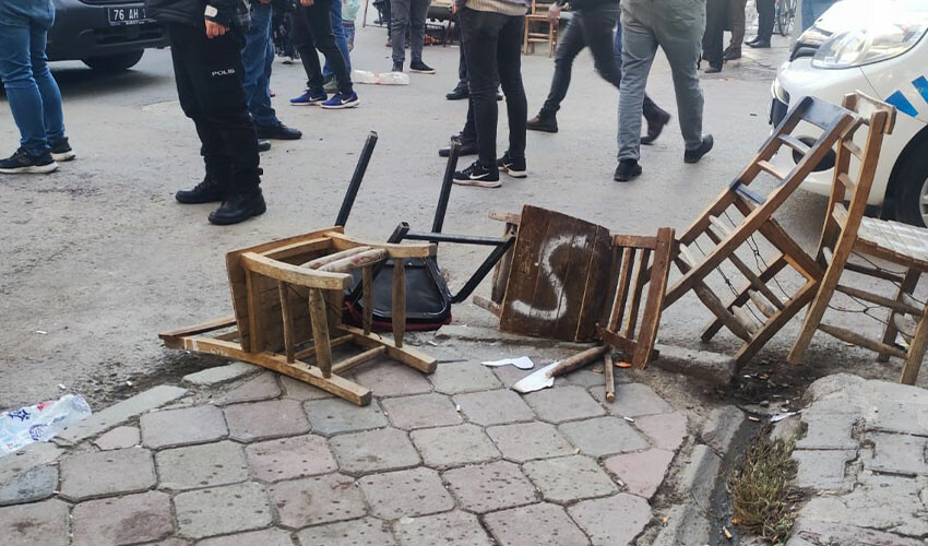 Barış toplantısında kan döküldü! Ortalık savaş alanına döndü Barış toplantısında kan döküldü! Ortalık savaş alanına döndü