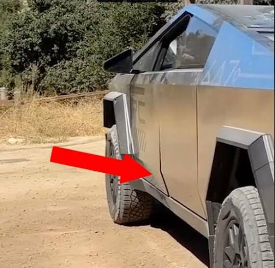 Elon Musk'ın futuristik arabası Cybertruck: Tüm kusurlarıyla satışa sunulacak! Elon Musk'ın futuristik arabası Cybertruck: Tüm kusurlarıyla satışa sunulacak!