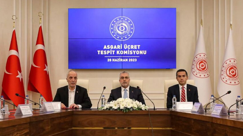 Asgari ücret öncesi güven tazeledi! Ergün Atalay, yeniden Türk-İş başkanı seçildi Ergün Atalay, Türk-İş'in yeniden başkanı seçildi