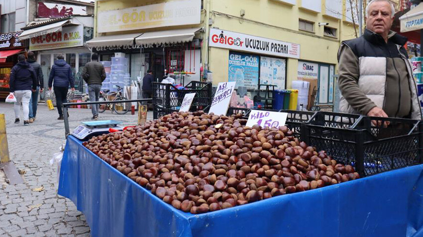 Kışın vazgeçilmezi kestane tezgahlarda yerini aldı: Kilosu 150 TL'den satışa sunuluyor Kışın vazgeçilmezi kestane tezgahlarda yerini aldı: Kilosu 150 TL'den satışa sunuluyor