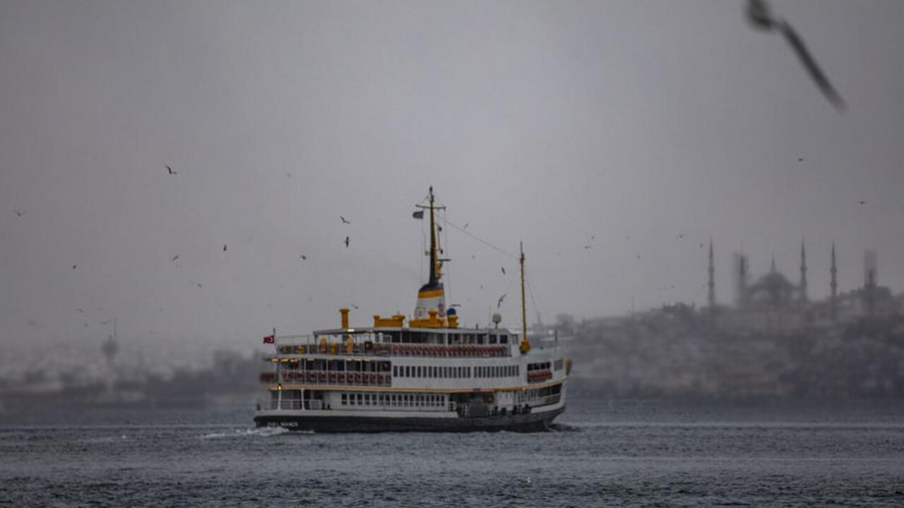 İstanbul&#039;da deniz ulaşımına fırtına engeli! Seferler ikinci duyuruya kadar iptal