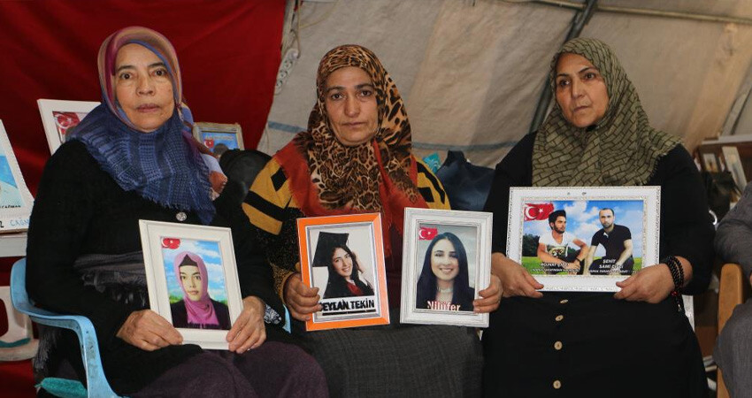 13 yıldır çocuğunu göremeyen evlat nöbetindeki anne HDP'ye ateş püskürdü