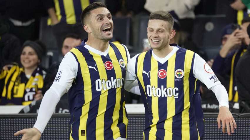 Fenerbahçe Sivasspor'u evinde 4'ledi, liderliği bırakmadı Fenerbahçe Sivasspor'u evinde 4'ledi, liderliği bırakmadı