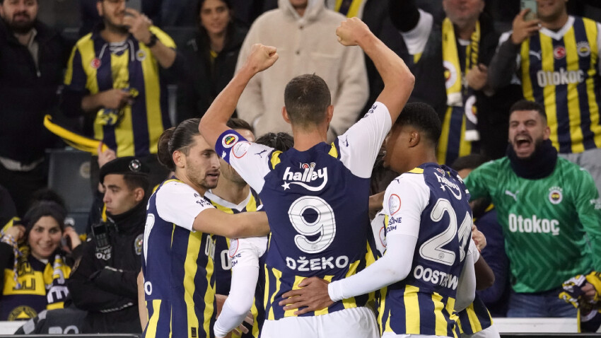 Fenerbahçe Sivasspor'u evinde 4'ledi, liderliği bırakmadı Fenerbahçe Sivasspor'u evinde 4'ledi, liderliği bırakmadı