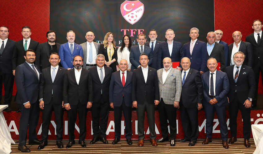 Süper Lig'de yeni format heyecanı! Kulüpler Romanya modeliyle 250 milyon dolar kazanacak Süper Lig'de yeni format heyecanı! Kulüpler Romanya modeliyle 250 milyon dolar kazanacak
