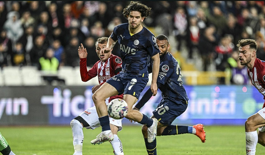 Fenerbahçe - Sivasspor muhtemel 11'ler | 2 yıldız formasına kavuşuyor Fenerbahçe - Sivasspor muhtemel 11'ler | 2 yıldız formasına kavuşuyor