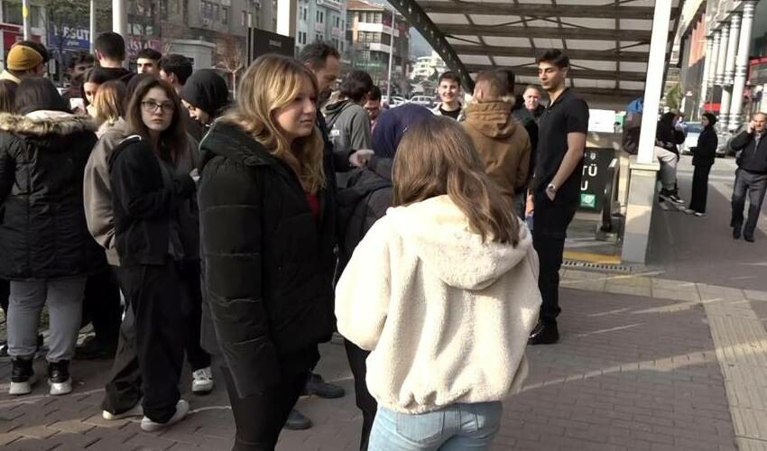 Bursa'da 5.1 büyüklüğünde deprem! İstanbul beşik gibi sallandı Bursa'da 5.1 büyüklüğünde deprem! İstanbul beşik gibi sallandı