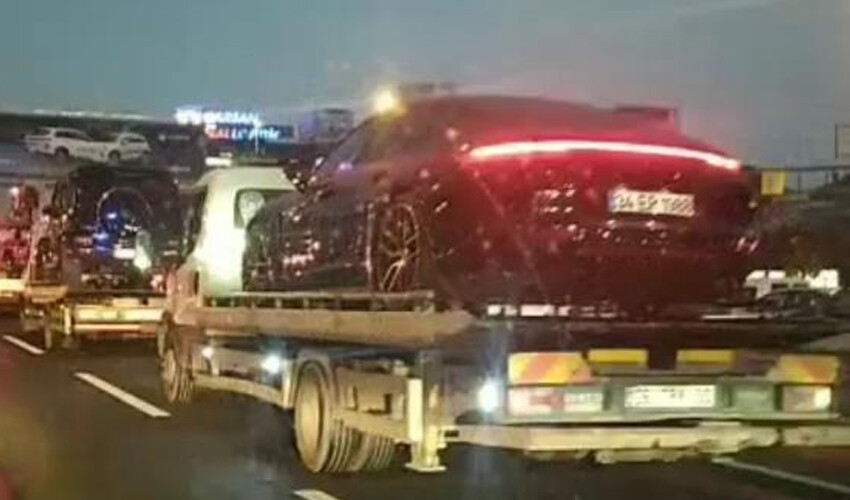 Dilan Polat'ın lüks araçlarını trafikte gören vatandaş şaşkınlığını gizleyemedi Dilan Polat'ın lüks araçlarını trafikte gören vatandaş şaşkınlığını gizleyemedi