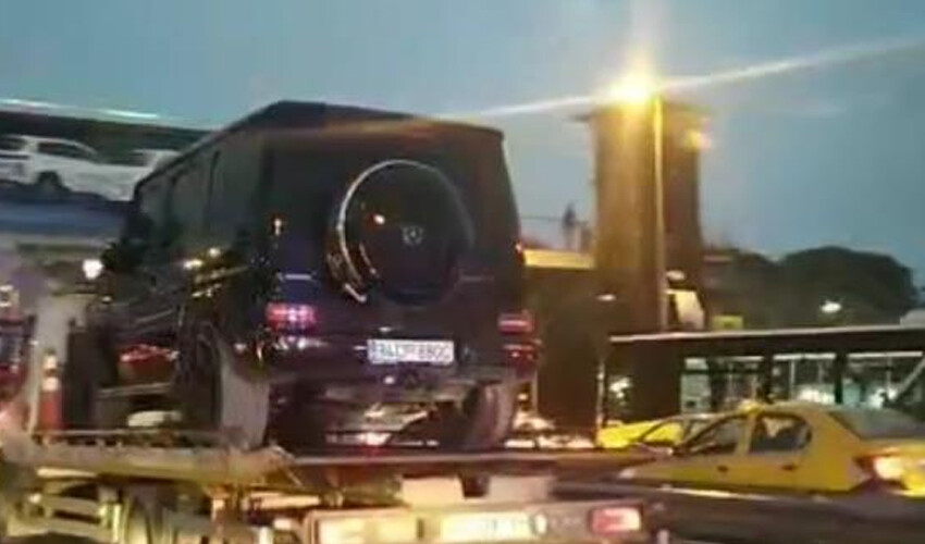 Dilan Polat'ın lüks araçlarını trafikte gören vatandaş şaşkınlığını gizleyemedi Dilan Polat'ın lüks araçlarını trafikte gören vatandaş şaşkınlığını gizleyemedi