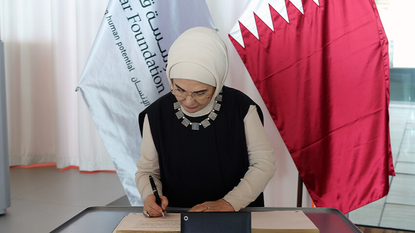 Emine Erdoğan: Dünyanın çeşitli bölgelerinden lider eşleri ile Filistinli masumlar adına sesimizi birleştireceğiz Emine Erdoğan: Dünyanın çeşitli bölgelerinden lider eşleri ile Filistinli masumlar adına sesimizi birleştireceğiz