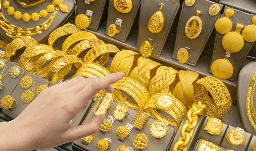 Yastık altında altını olanlar dikkat! Altında fırtına kopuyor, kuyumcular uyardı: Bunu yapan kazanacak Yastık altında altını olanlar dikkat! Altında fırtına kopuyor, kuyumcular uyardı: Bunu yapan kazanacak