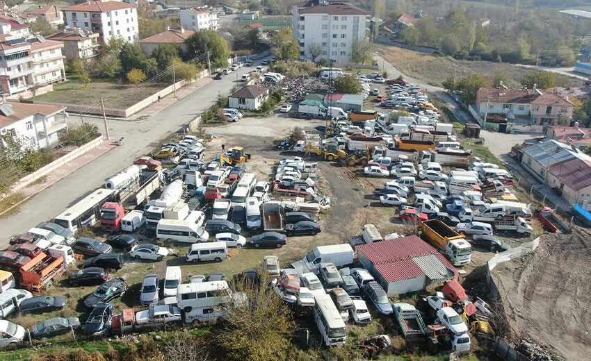 Araç mezarlığında 500 milyonluk servet hurda oluyor Araç mezarlığında 500 milyonluk servet hurda oluyor
